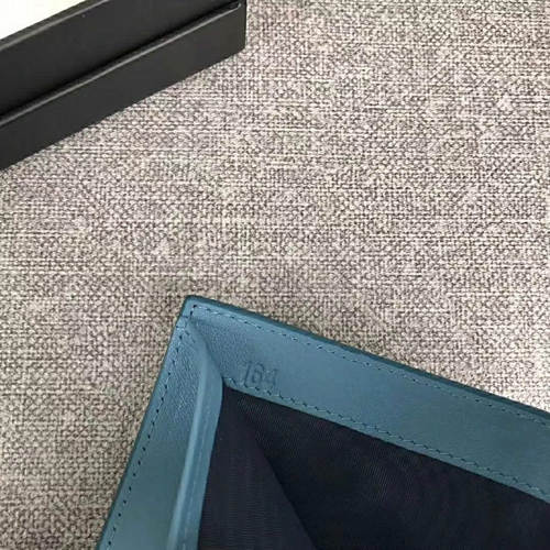 プラダ財布角部分ディテール